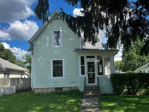 738 S 1st St, Dekalb, IL 60115