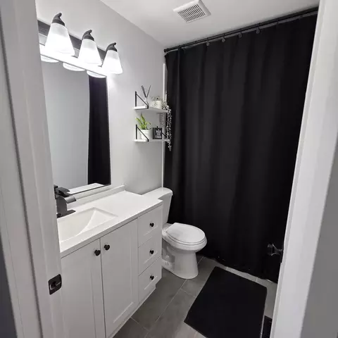 Bath - 2475 Ridge Ave, Aurora, IL 60504 photo 1 of 2