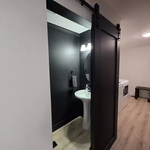 Bath - 2475 Ridge Ave, Aurora, IL 60504 photo 2 of 2