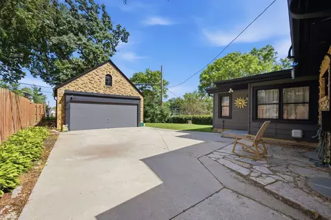 Exterior - 41 Hamilton Ave, Elgin, IL 60123 photo 4 of 8