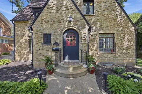 Exterior - 41 Hamilton Ave, Elgin, IL 60123 photo 2 of 8