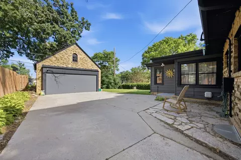 Exterior - 41 Hamilton Ave, Elgin, IL 60123 photo 3 of 8