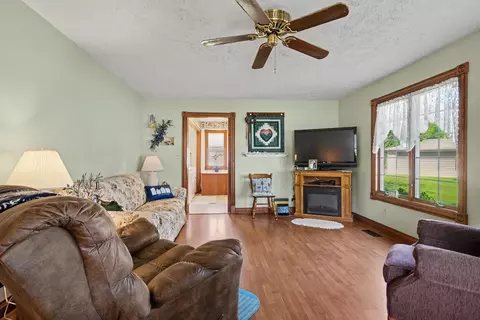 Living - 204 Odell Rd, Dwight, IL 60420 photo 2 of 3