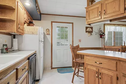 Kitchen - 204 Odell Rd, Dwight, IL 60420 photo 5 of 5