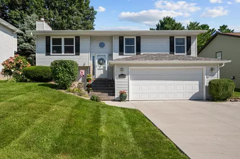 1358 W 49th St, Davenport, IA 52806