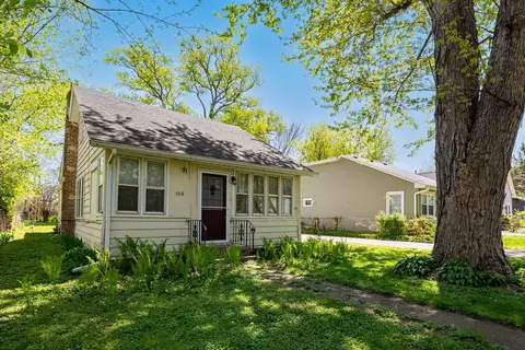 105 Edgewood Ave, Crystal Lake, IL 60014