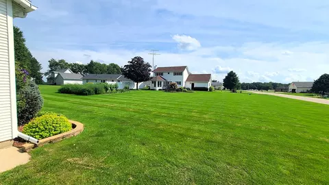 Exterior - 256 Cambridge Ct, Dixon, IL 61021 photo 7 of 13
