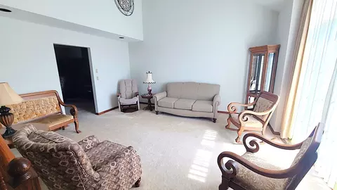 Living - 256 Cambridge Ct, Dixon, IL 61021 photo 2 of 3