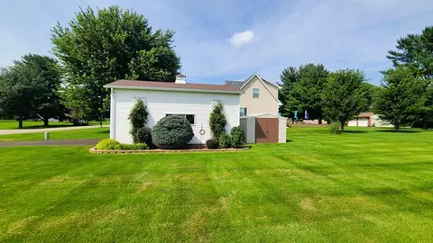 Exterior - 256 Cambridge Ct, Dixon, IL 61021 photo 8 of 13