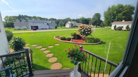 Exterior - 256 Cambridge Ct, Dixon, IL 61021 photo 6 of 13