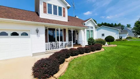 Exterior - 256 Cambridge Ct, Dixon, IL 61021 photo 12 of 13
