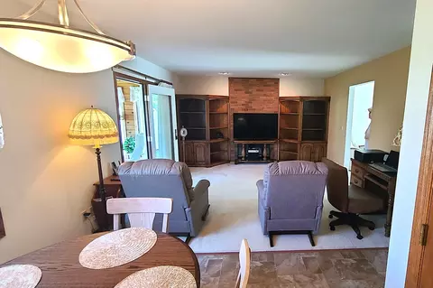 Living - 256 Cambridge Ct, Dixon, IL 61021 photo 3 of 3