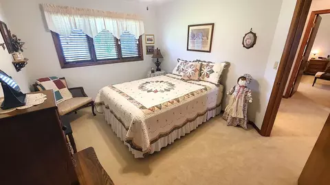 Bedroom - 256 Cambridge Ct, Dixon, IL 61021 photo 3 of 4