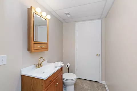 Bath - 123 Devonshire Dr, Dekalb, IL 60115 photo 4 of 4