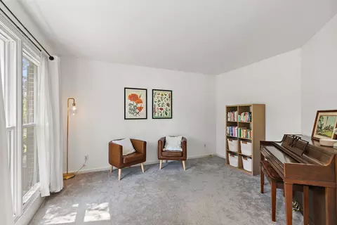 Living - 123 Devonshire Dr, Dekalb, IL 60115 photo 3 of 4