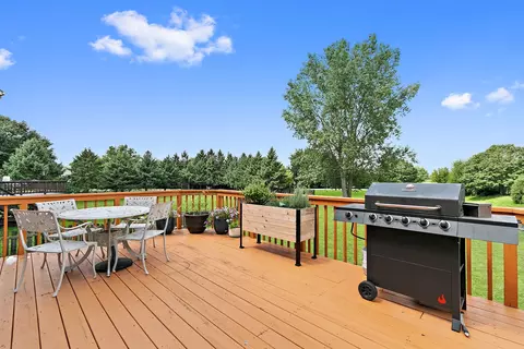 Exterior - 123 Devonshire Dr, Dekalb, IL 60115 photo 3 of 7