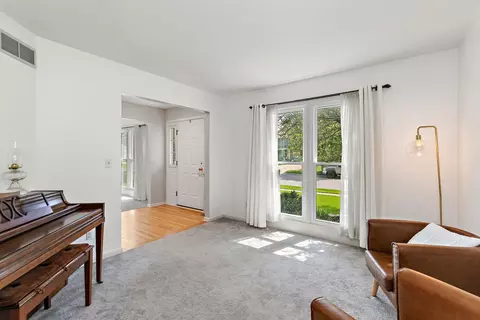 Entry Way - 123 Devonshire Dr, Dekalb, IL 60115 photo 1 of 1