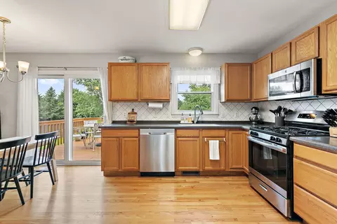 Kitchen - 123 Devonshire Dr, Dekalb, IL 60115 photo 3 of 4