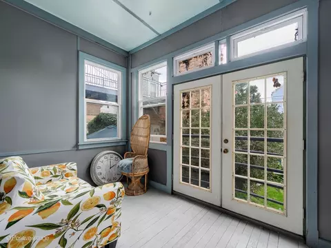 Exterior - 925 W 31st Pl, Chicago, IL 60608 photo 3 of 5