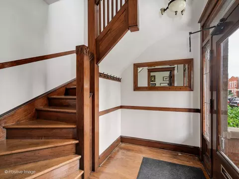 Entry Way - 925 W 31st Pl, Chicago, IL 60608 photo 1 of 3