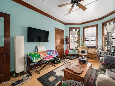 Living - 925 W 31st Pl, Chicago, IL 60608 photo 6 of 7
