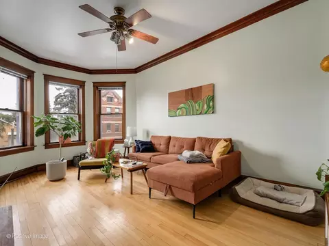 Living - 925 W 31st Pl, Chicago, IL 60608 photo 1 of 7
