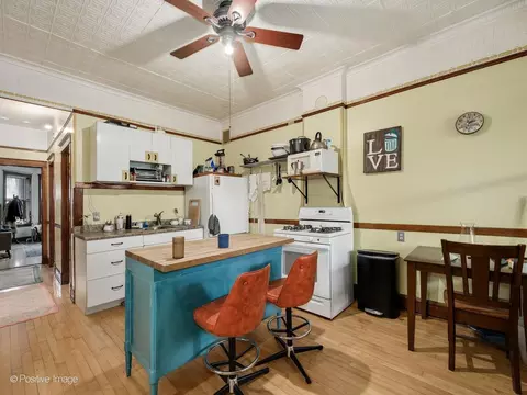 Kitchen - 925 W 31st Pl, Chicago, IL 60608 photo 4 of 5