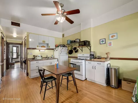 Kitchen - 925 W 31st Pl, Chicago, IL 60608 photo 2 of 5