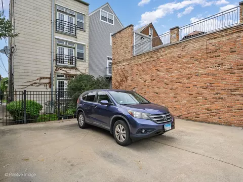 Exterior - 925 W 31st Pl, Chicago, IL 60608 photo 5 of 5