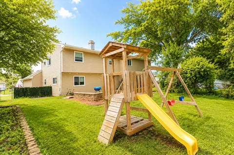 Exterior - 1348 Inverness Dr, Elgin, IL 60120 photo 3 of 5
