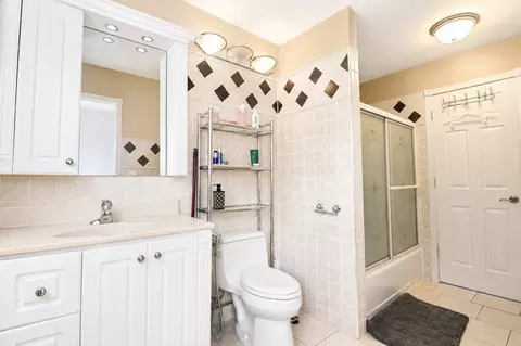 Bath - 1348 Inverness Dr, Elgin, IL 60120 photo 3 of 3
