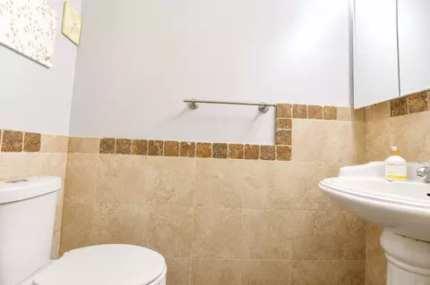 Bath - 1348 Inverness Dr, Elgin, IL 60120 photo 1 of 3