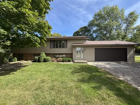 822 Hickory St, Geneseo, IL 61254