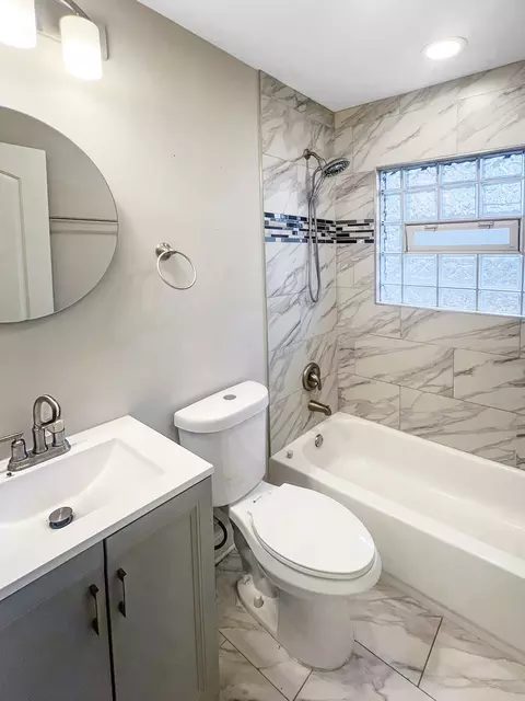 Bath - 16317 Ashland Ave, Markham, IL 60428 photo 1 of 1