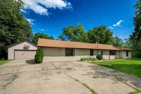 35861 N Fuller Rd, Gurnee, IL 60031