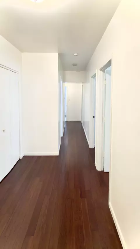Entry Way - Undisclosed, Chicago, IL 60616 photo 2 of 2