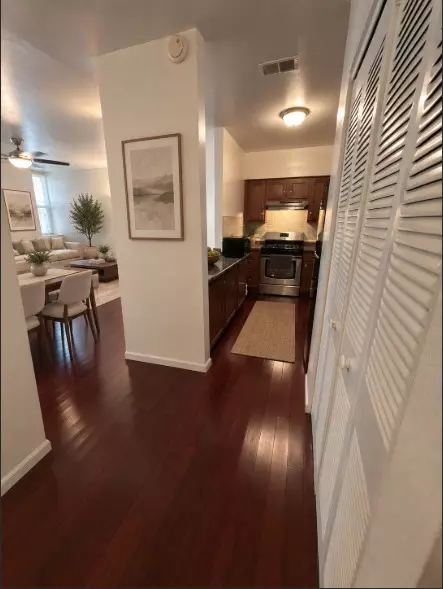 Entry Way - Undisclosed, Chicago, IL 60616 photo 1 of 2