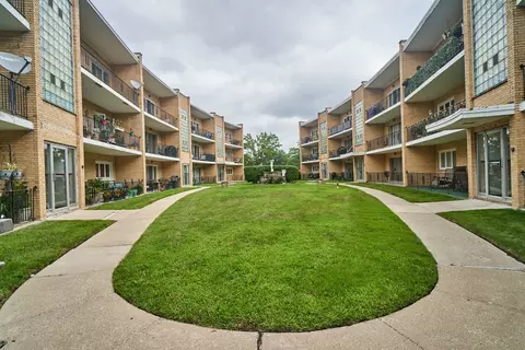 10316 S Pulaski Rd #203, Oak Lawn, IL 60453
