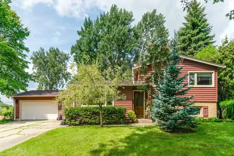 36696 N Grandwood Dr, Gurnee, IL 60031