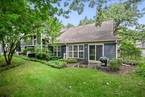 Exterior - 689 Bent Ridge Ln, Elgin, IL 60120 photo 2 of 2