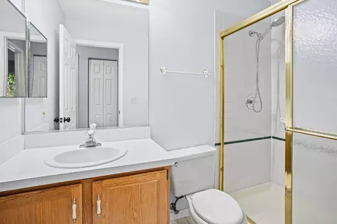 Bath - 689 Bent Ridge Ln, Elgin, IL 60120 photo 2 of 2