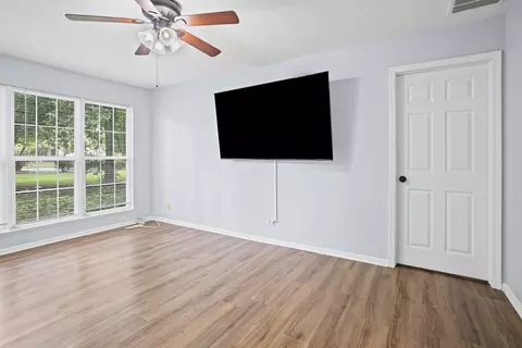 Living - 689 Bent Ridge Ln, Elgin, IL 60120 photo 3 of 3