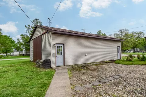 Exterior - 103 S 4th St, Chatsworth, IL 60921 photo 6 of 9