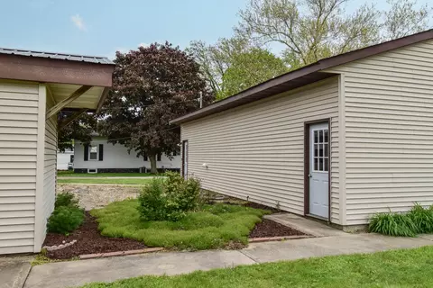 Exterior - 103 S 4th St, Chatsworth, IL 60921 photo 5 of 9
