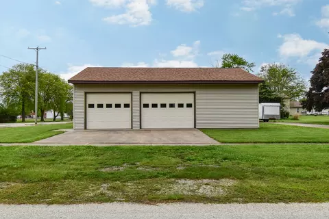 Exterior - 103 S 4th St, Chatsworth, IL 60921 photo 8 of 9