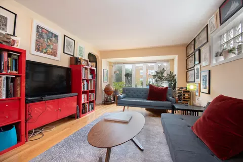 Living - 4538 W Wellington Ave, Chicago, IL 60641 photo 2 of 4