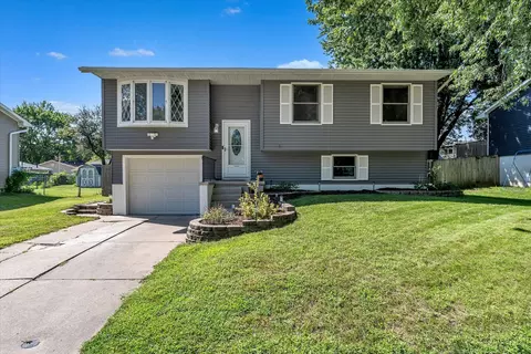 4718 N Sturdevant St, Davenport, IA 52806