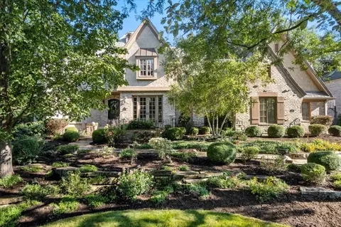 3202 Royal Fox Dr, Saint Charles, IL 60174