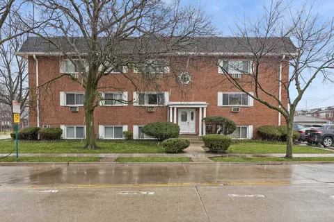 727 S Maple Ave #100, Oak Park, IL 60304