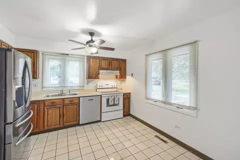 Kitchen - 98 Brookside Dr, Elgin, IL 60123 photo 2 of 2
